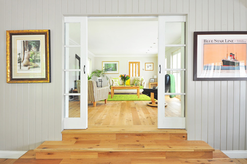 Reforma de vivienda con salón y parquet en Murcia